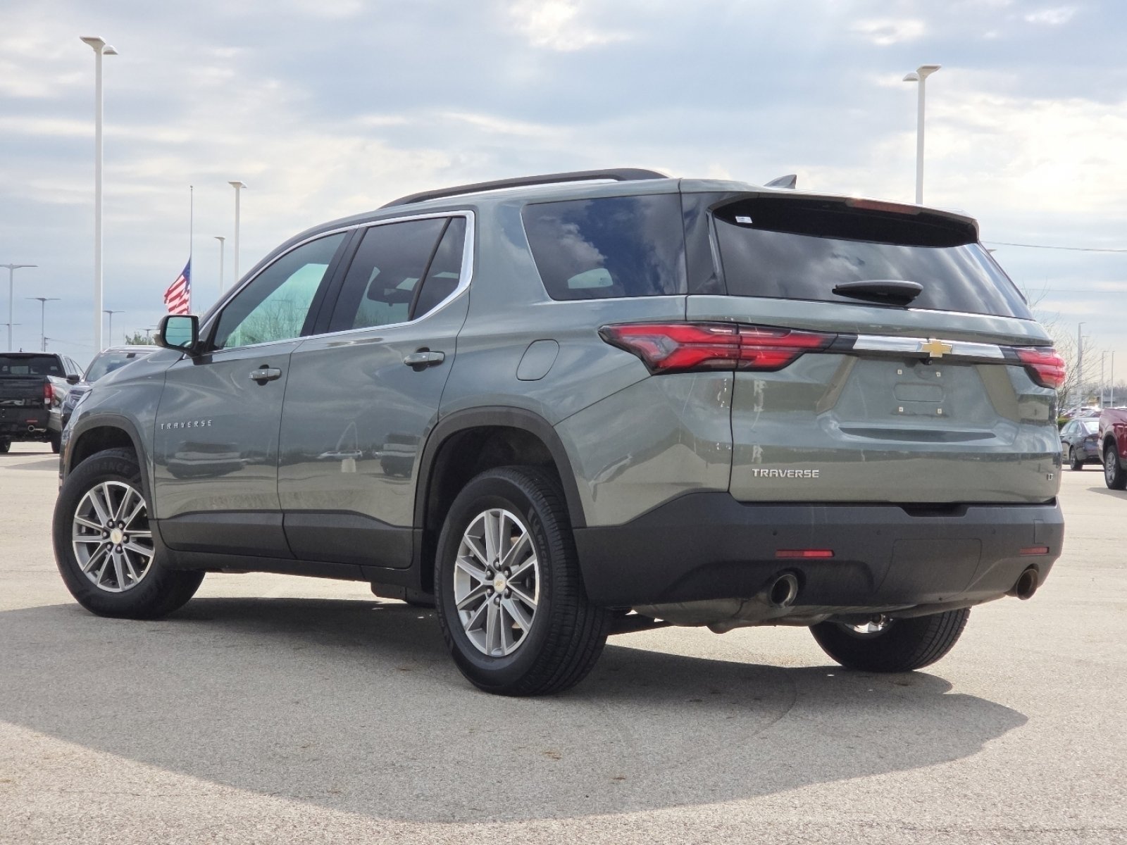 Used 2023 Chevrolet Traverse LT FWD image 15