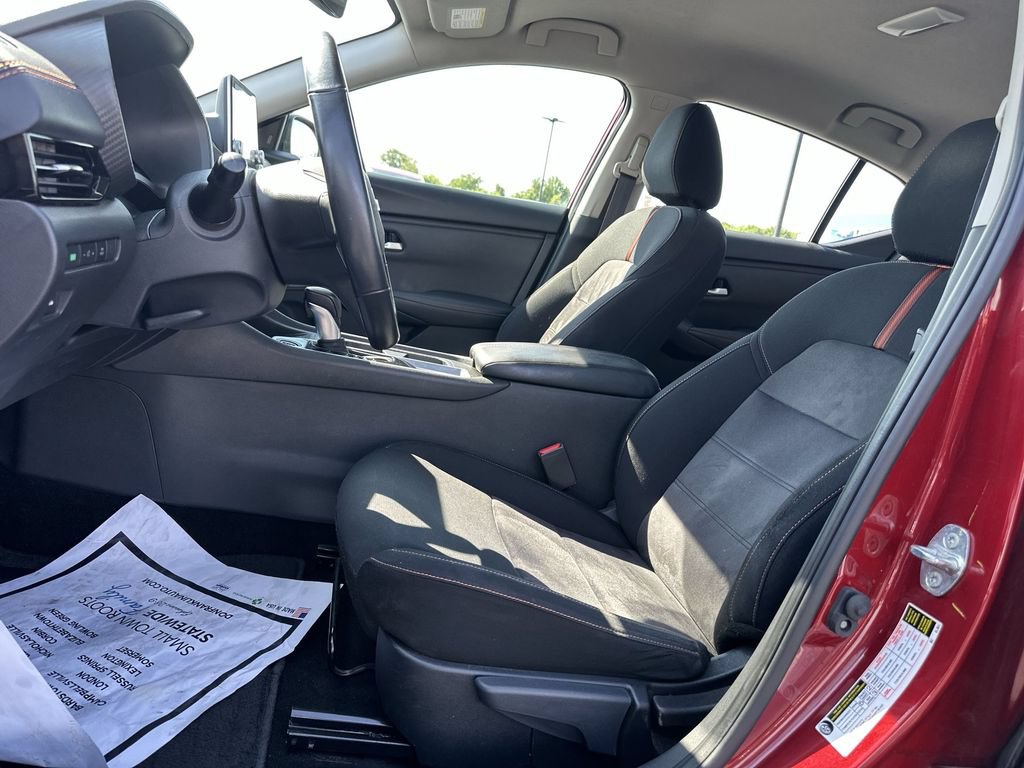 Used 2023 Nissan Sentra SR w/ Electronics Package FWD image 17