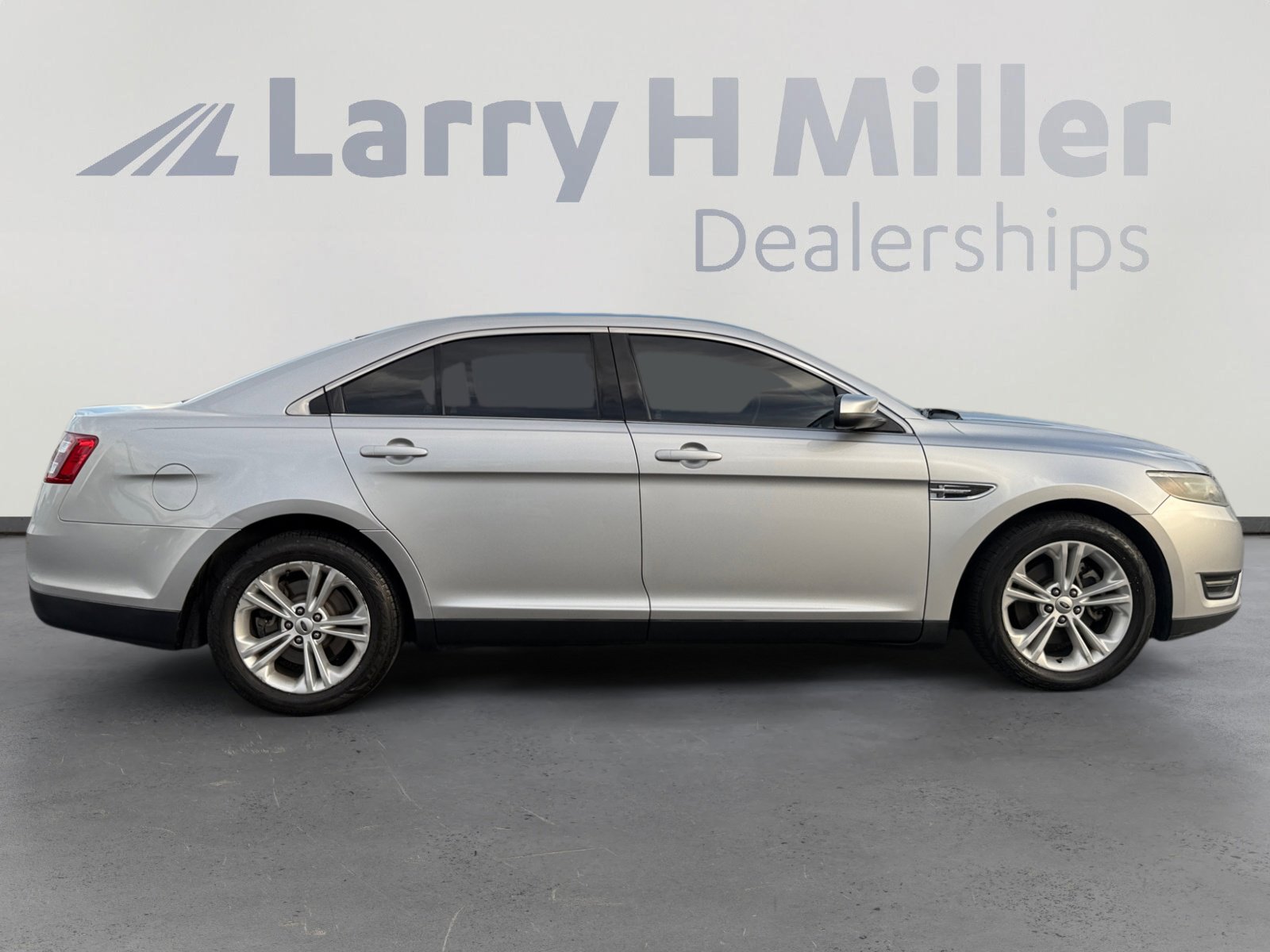 Used 2014 Ford Taurus SEL w/ Equipment Group 201A image 6