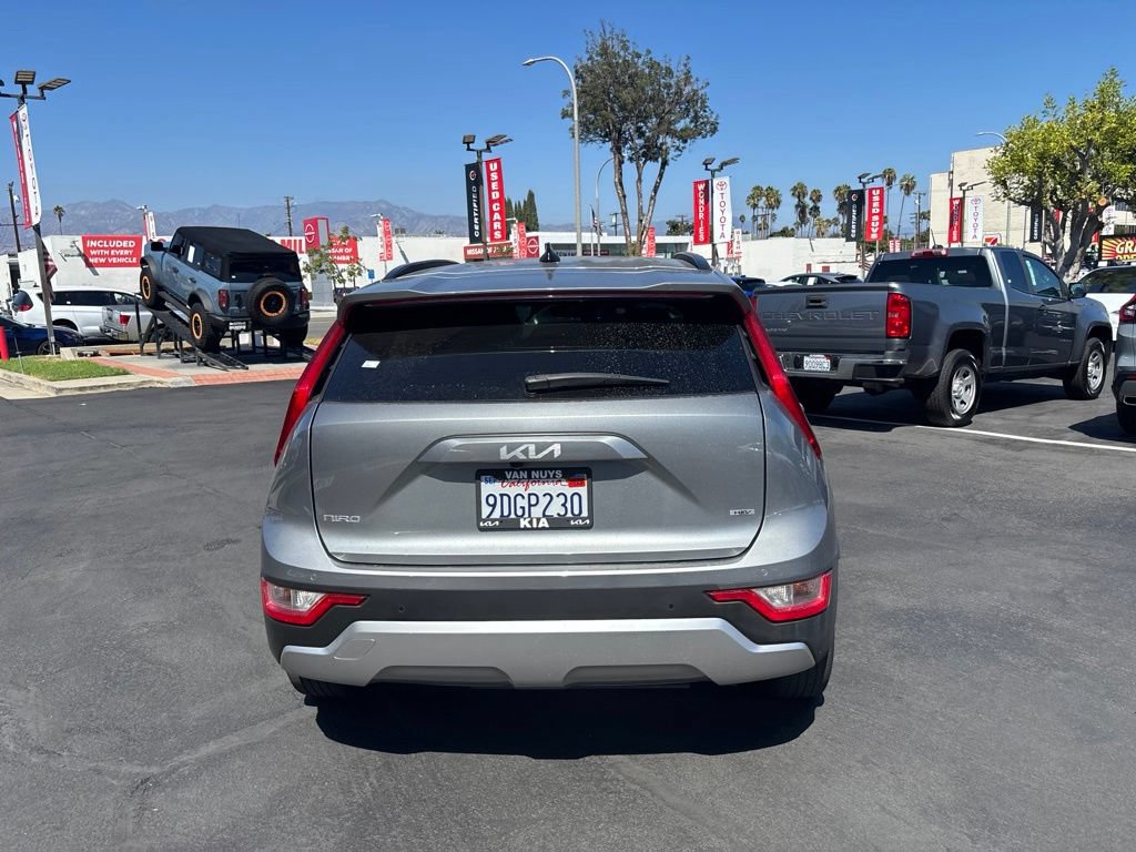 Used 2023 Kia Niro EX FWD image 5