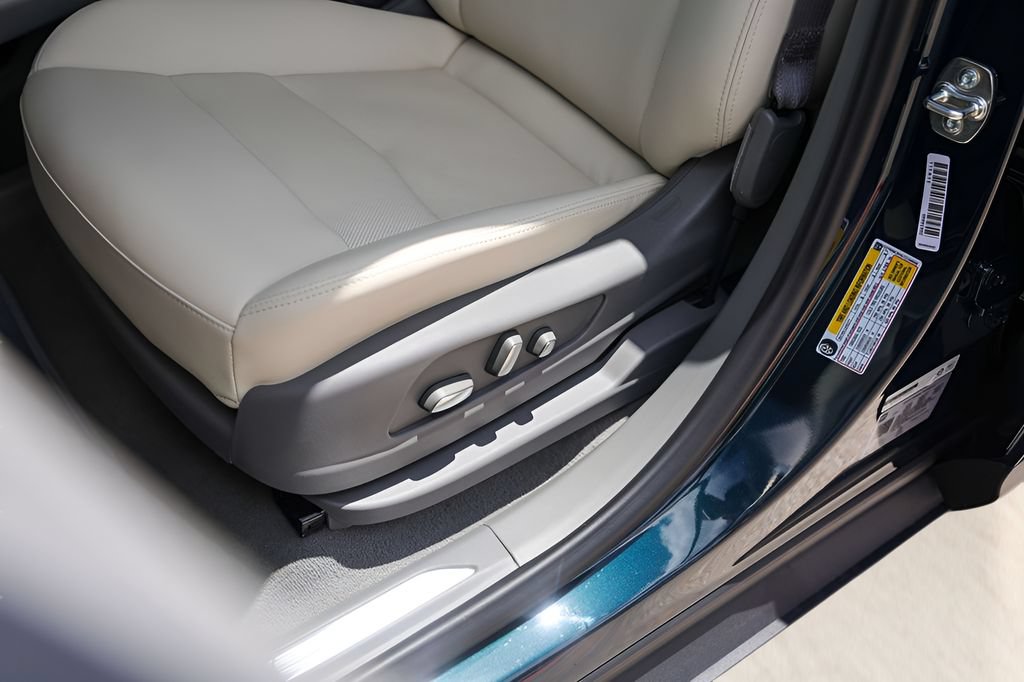 Certified 2026 Cadillac XT5 Premium Luxury w/ Driver Assist Package FWD image 8