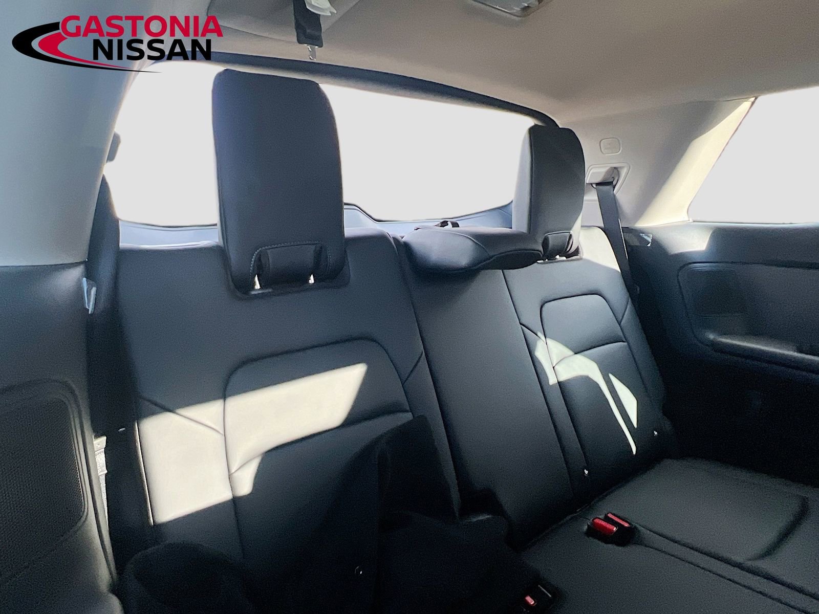 Used 2025 Nissan Pathfinder Platinum w/ Cargo Package image 36