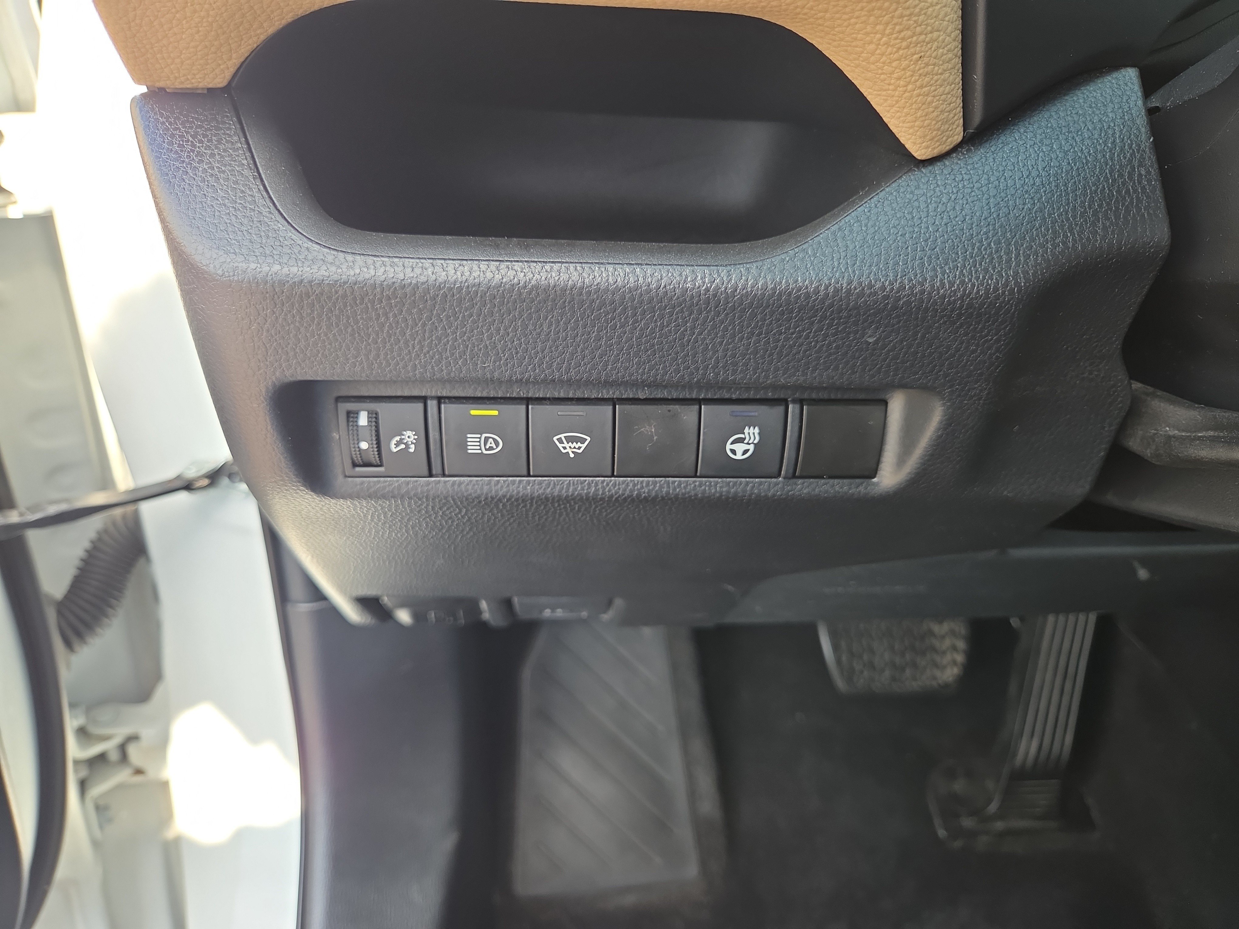 Certified 2021 Toyota RAV4 XLE w/ XLE Grade Weather Package AWD/4WD image 28
