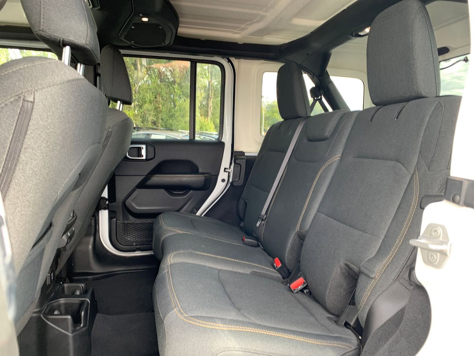Used 2025 Jeep Wrangler Sahara image 24