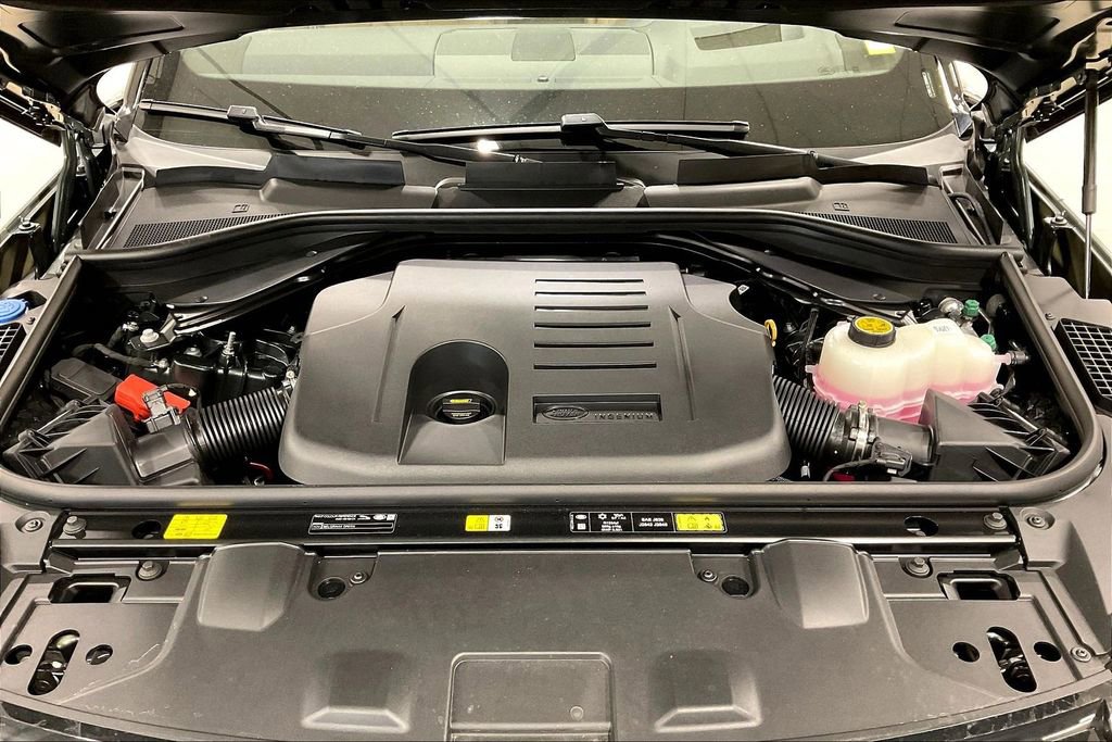 New 2026 Land Rover Range Rover SE image 12