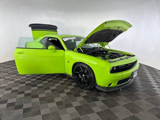 Used 2015 Dodge Challenger R/T Scat Pack w/ Scat Pack Appearance Package RWD image 14