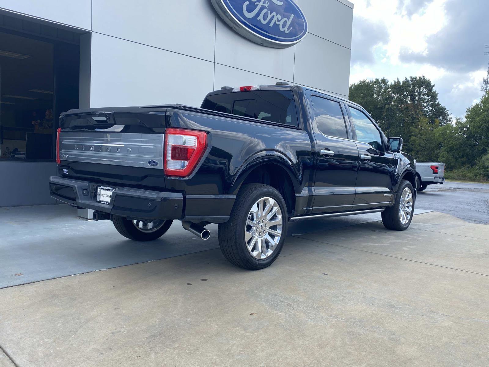 Used 2023 Ford F150 Limited image 4