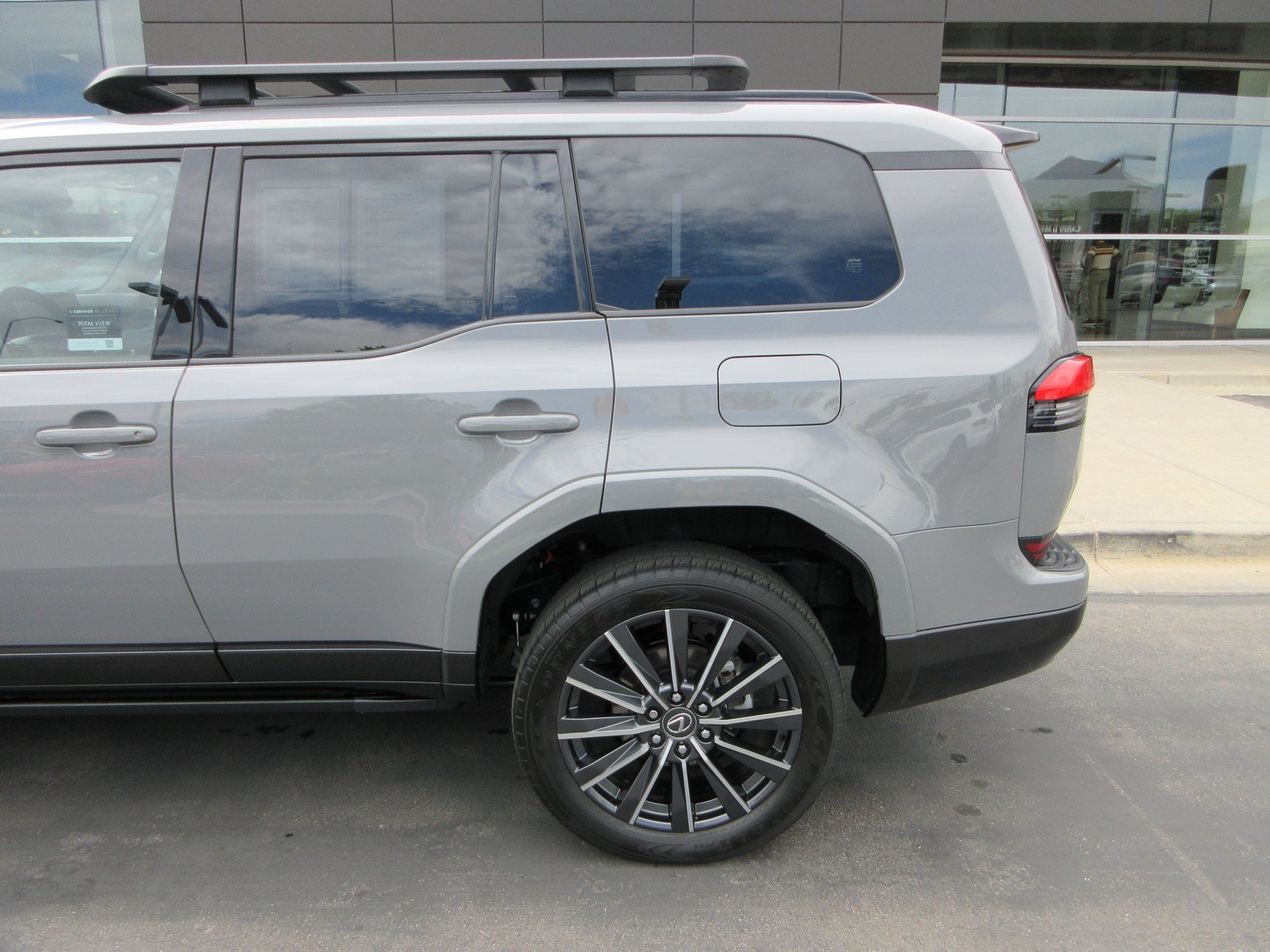 Used 2024 Lexus GX 550 w/ Accessory Package (31) AWD/4WD image 4