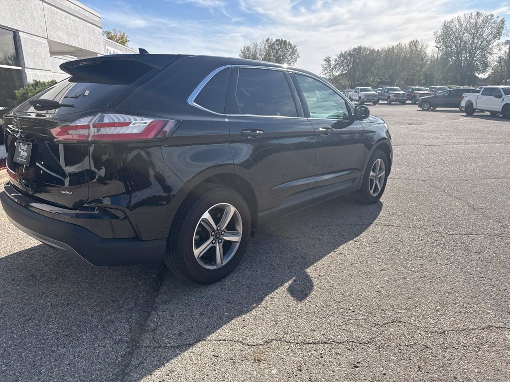 Certified 2024 Ford Edge SEL w/ Convenience Package AWD/4WD image 3