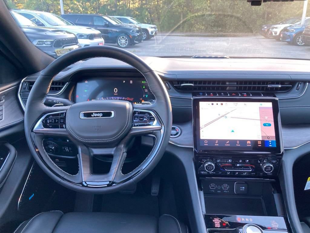 New 2024 Jeep Grand Cherokee Overland w/ Advanced Protech Group III AWD/4WD image 14
