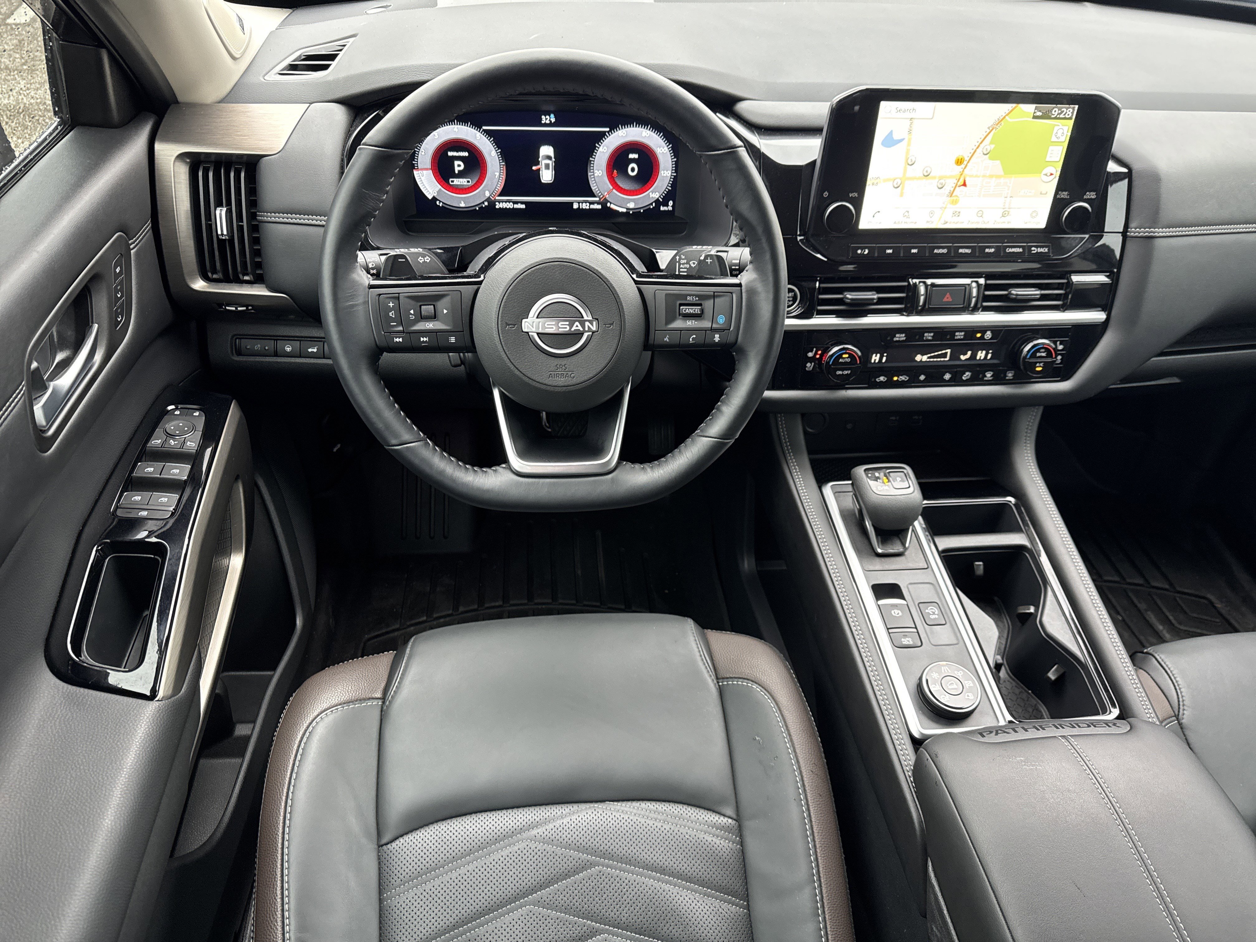 Used 2024 Nissan Pathfinder Platinum image 12