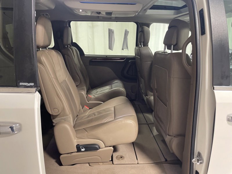 Used 2012 Chrysler Town & Country Limited w/ Luxury Group image 10
