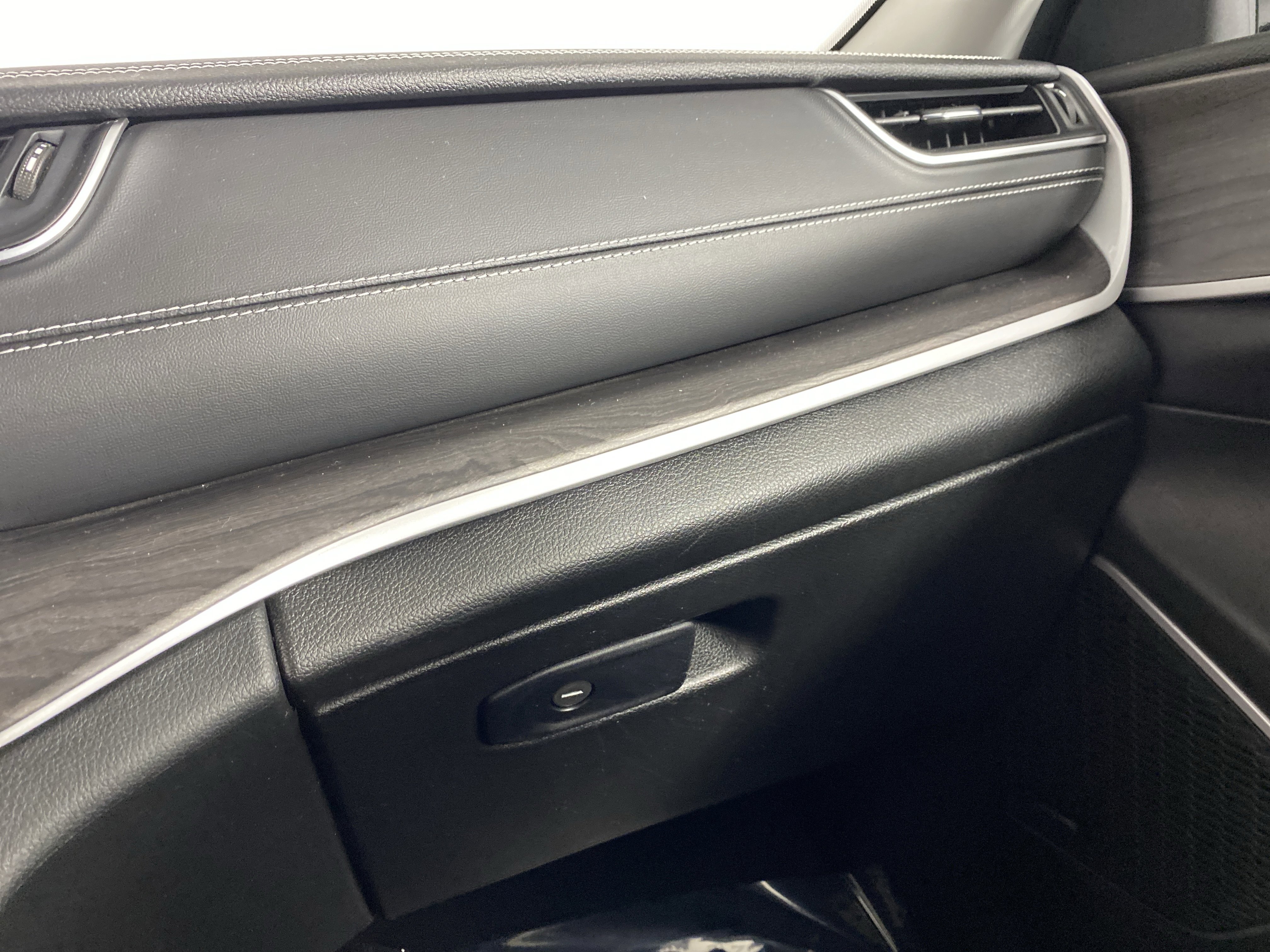 Used 2023 Jeep Grand Cherokee Limited image 44