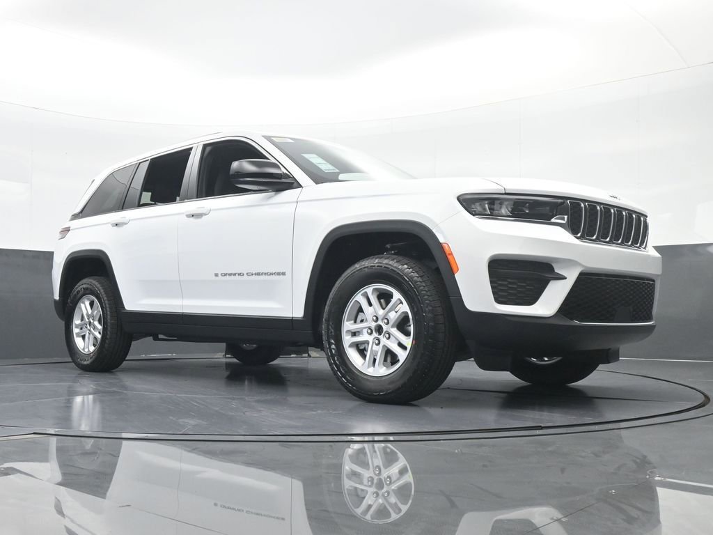 Used 2025 Jeep Grand Cherokee Laredo image 54