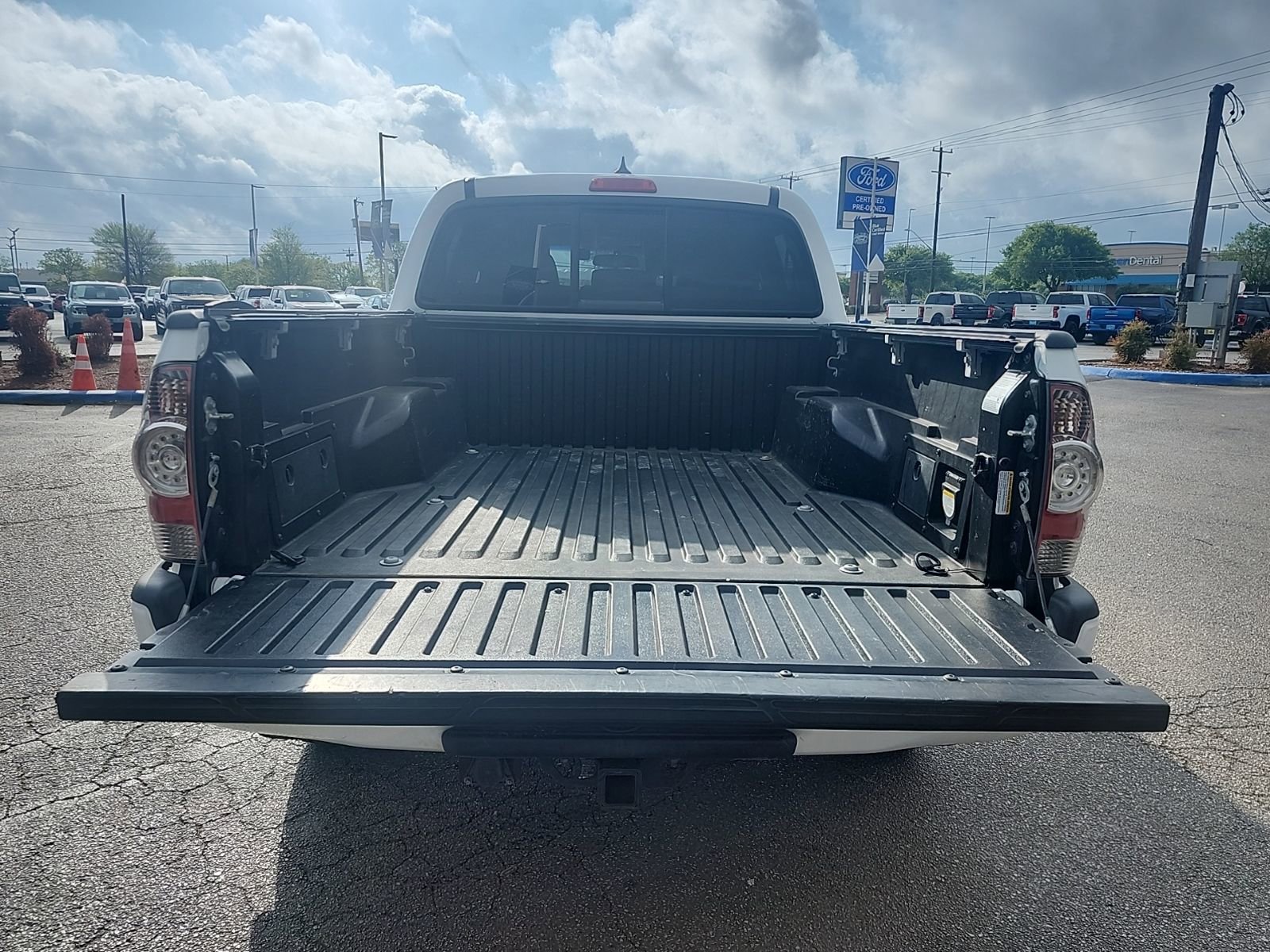 Used 2015 Toyota Tacoma PreRunner w/ TRD Sport Package image 4