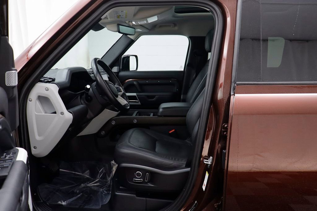 Used 2023 Land Rover Defender 130 First Edition image 5
