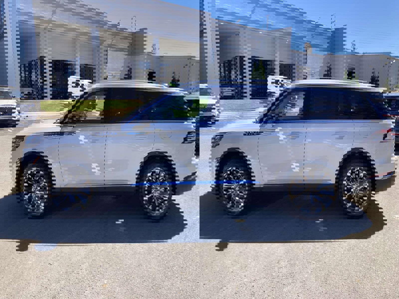New 2026 Lincoln Aviator 2WD w/ Jet Appearance Package image 8