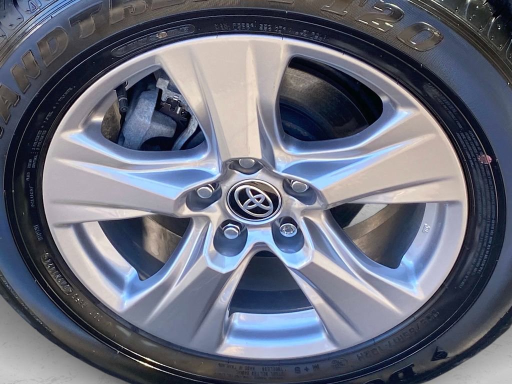 Used 2024 Toyota RAV4 XLE w/ Convenience Package image 28