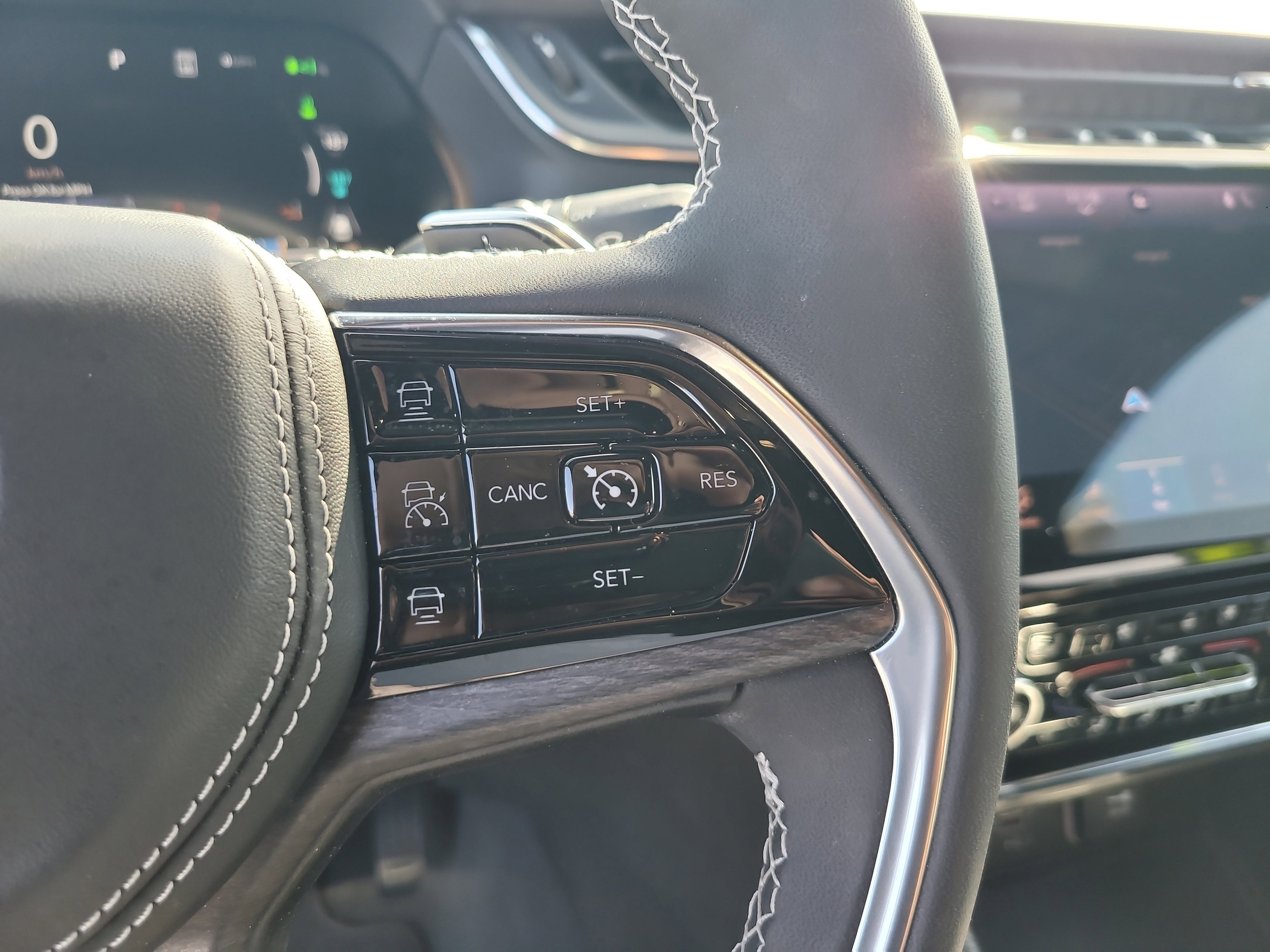 Used 2023 Jeep Grand Cherokee Overland w/ Luxury Tech Group IV image 29