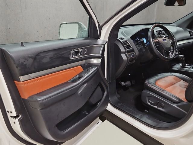 Used 2019 Ford Explorer XLT w/ Equipment Group 202A AWD/4WD image 13