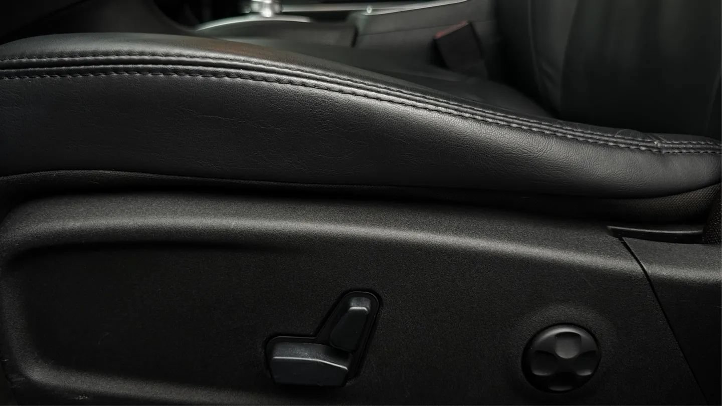 Used 2015 Chrysler 300 Limited RWD image 46