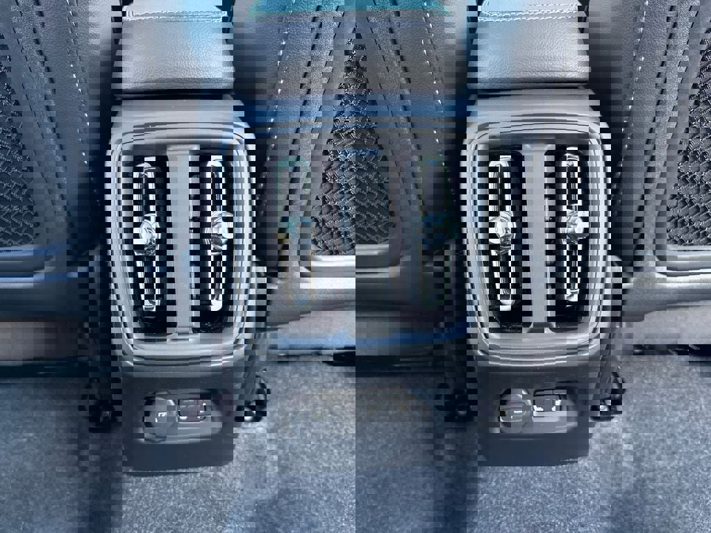 New 2026 Volvo XC40 B5 Plus w/ Protection Package Premier AWD/4WD image 15