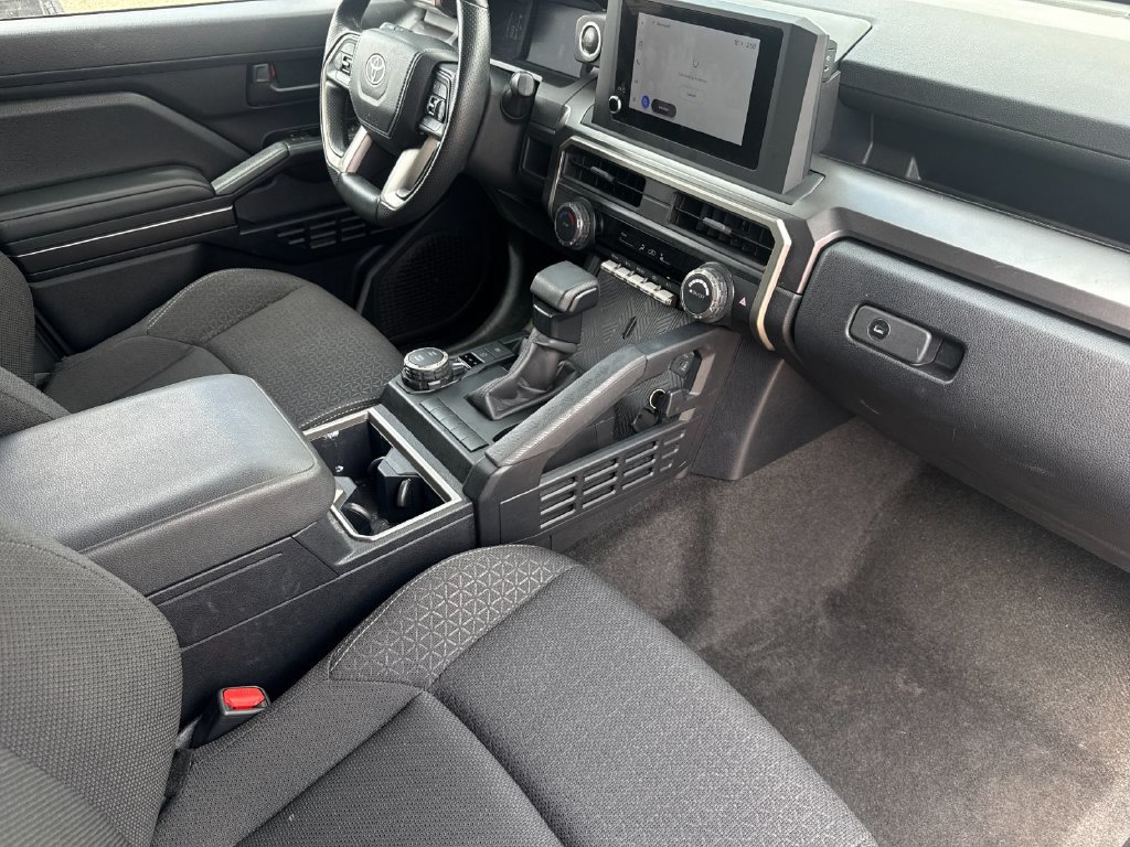 Used 2025 Toyota 4Runner SR5 AWD/4WD image 15