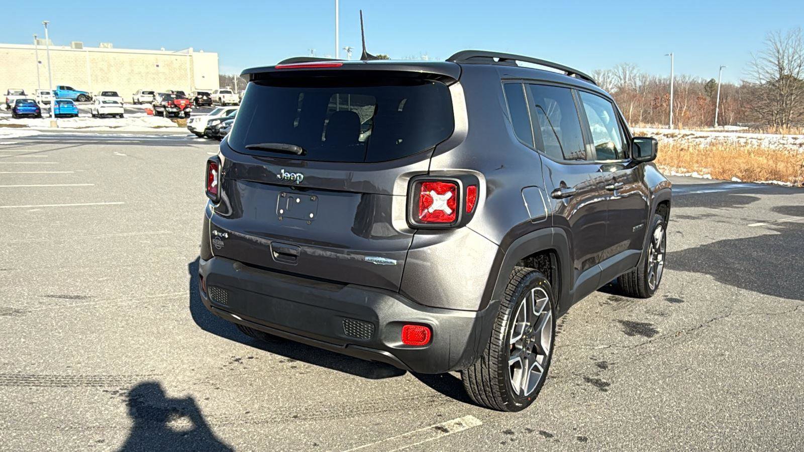 Used 2019 Jeep Renegade Latitude w/ Cold Weather Group image 7