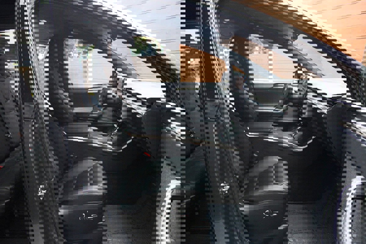Used 2022 Tesla Model X image 54
