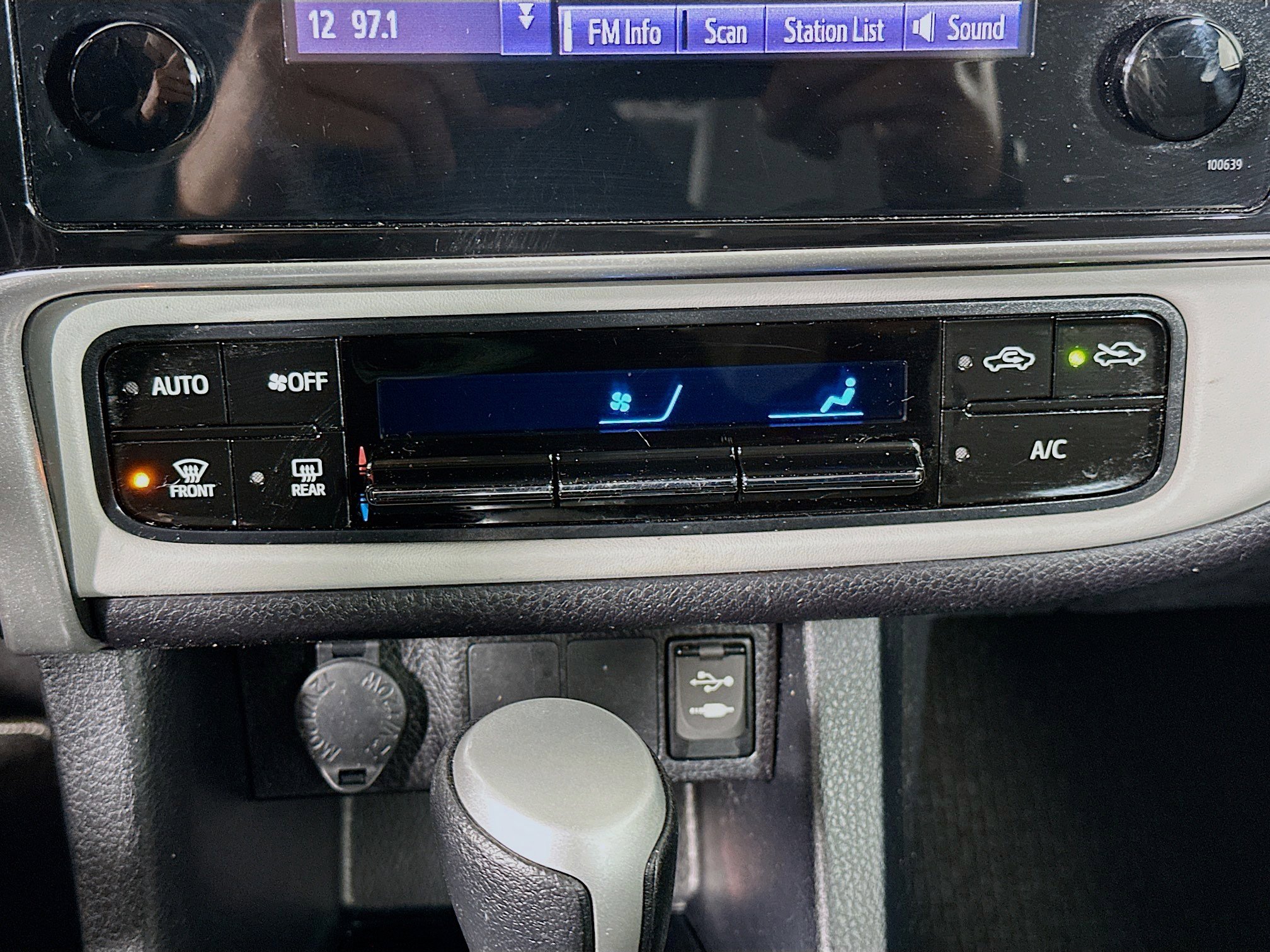 Used 2018 Toyota Corolla LE FWD image 22