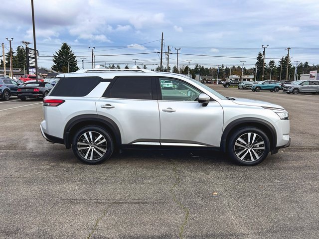 Used 2023 Nissan Pathfinder Platinum w/ Cargo Package image 5