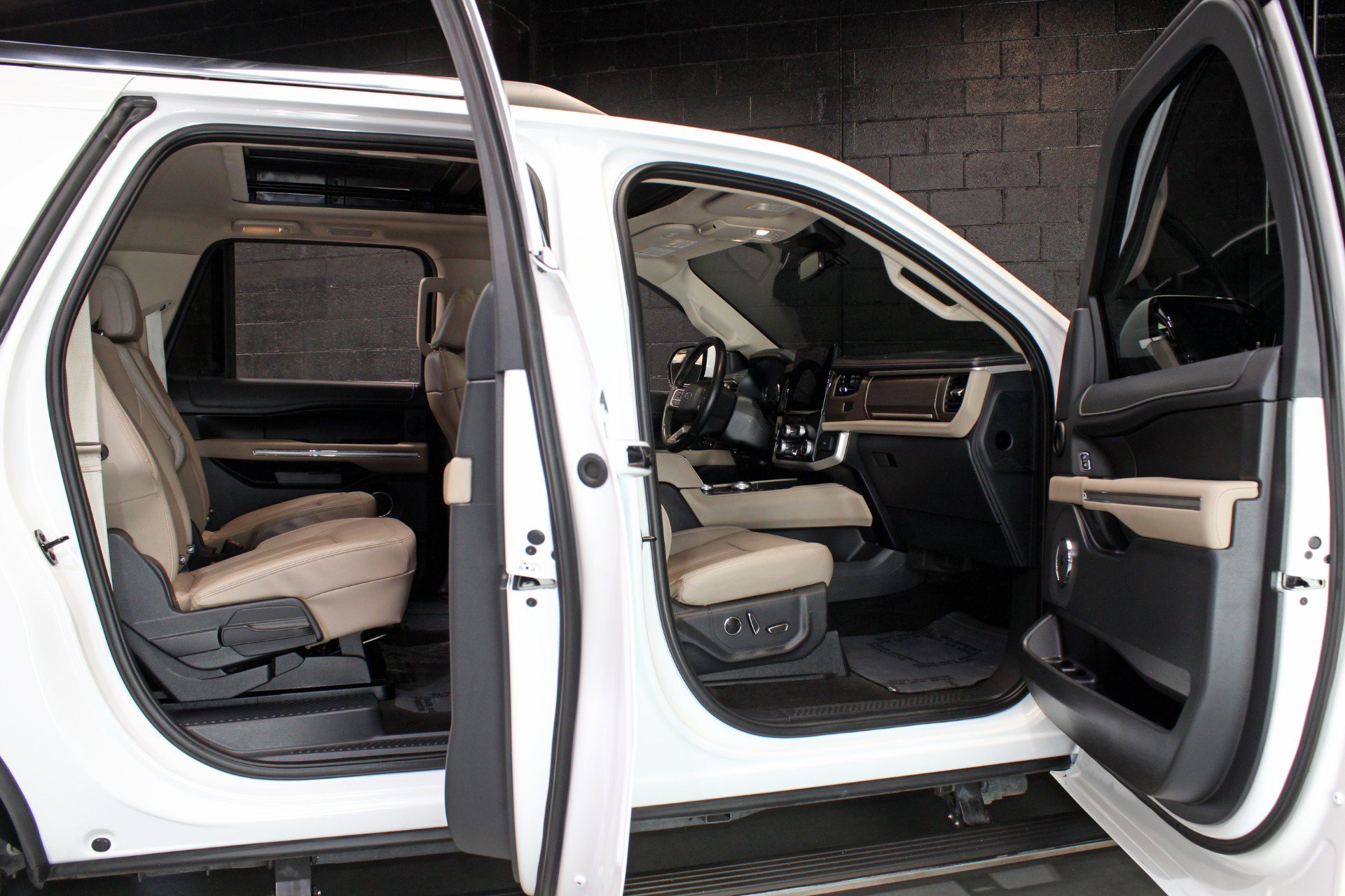 Used 2023 Ford Expedition Max Limited AWD/4WD image 28