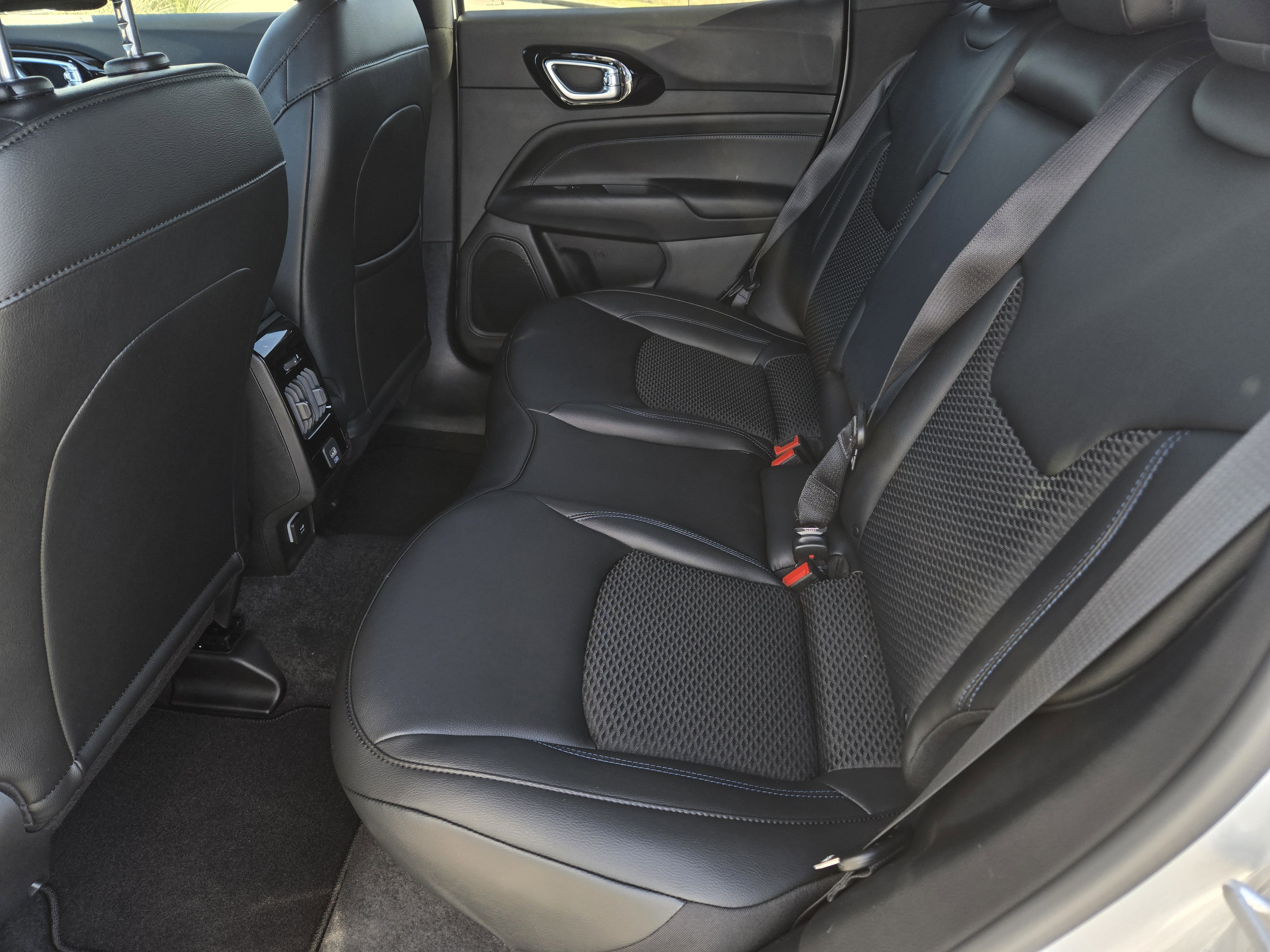 New 2026 Jeep Compass Latitude image 16