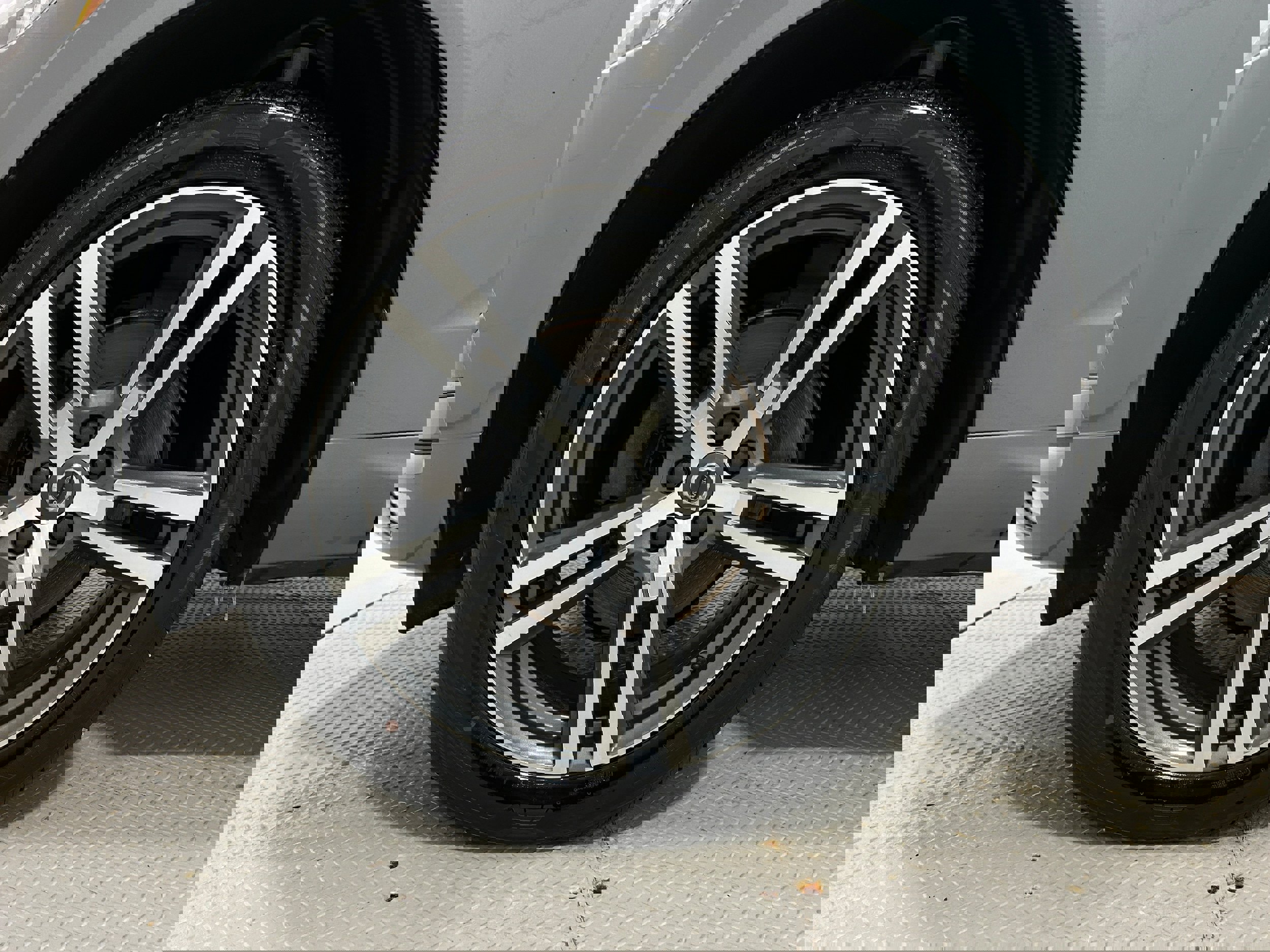 Used 2021 Volvo XC60 T5 Momentum w/ Premium Package image 38