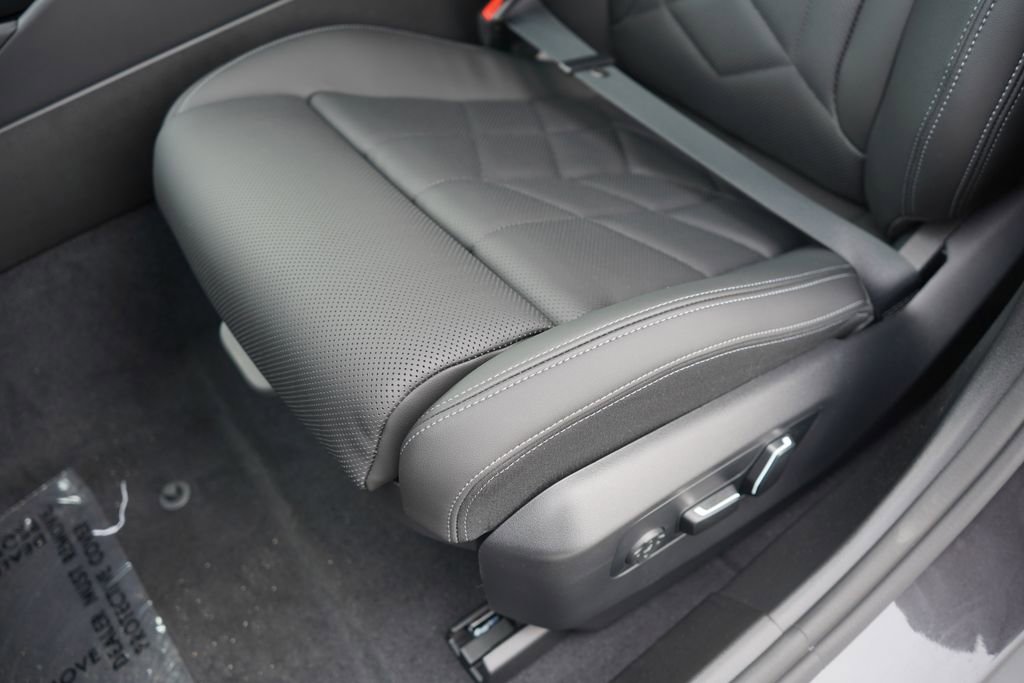 Used 2025 BMW i5 xDrive40 w/ Premium Package image 11