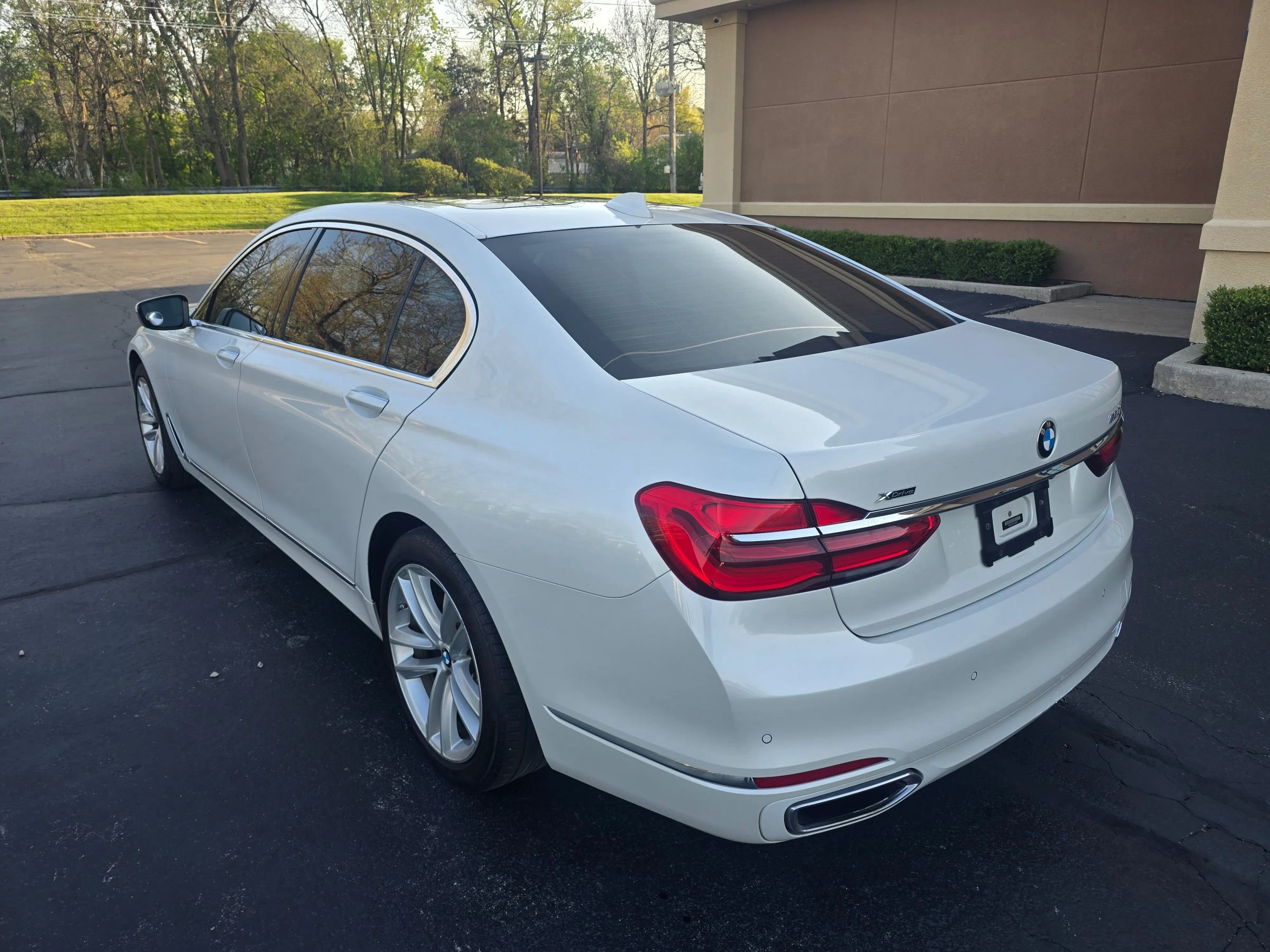 Used 2018 BMW 750i xDrive AWD/4WD image 9