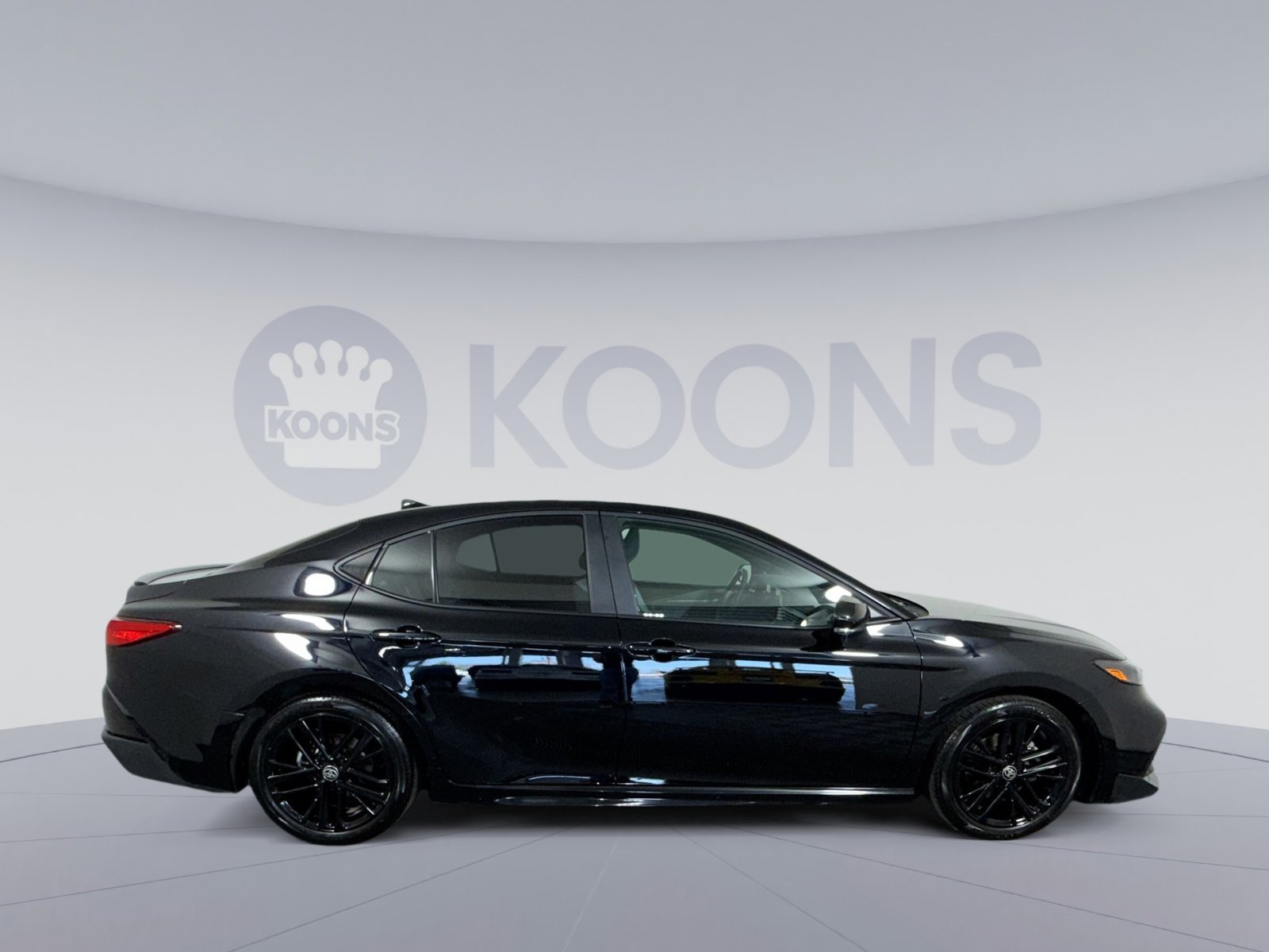 Used 2025 Toyota Camry SE w/ Multimedia Upgrade Package image 8