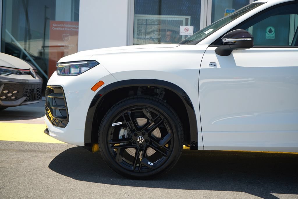 New 2026 Volkswagen Tiguan SE R-Line AWD/4WD image 2