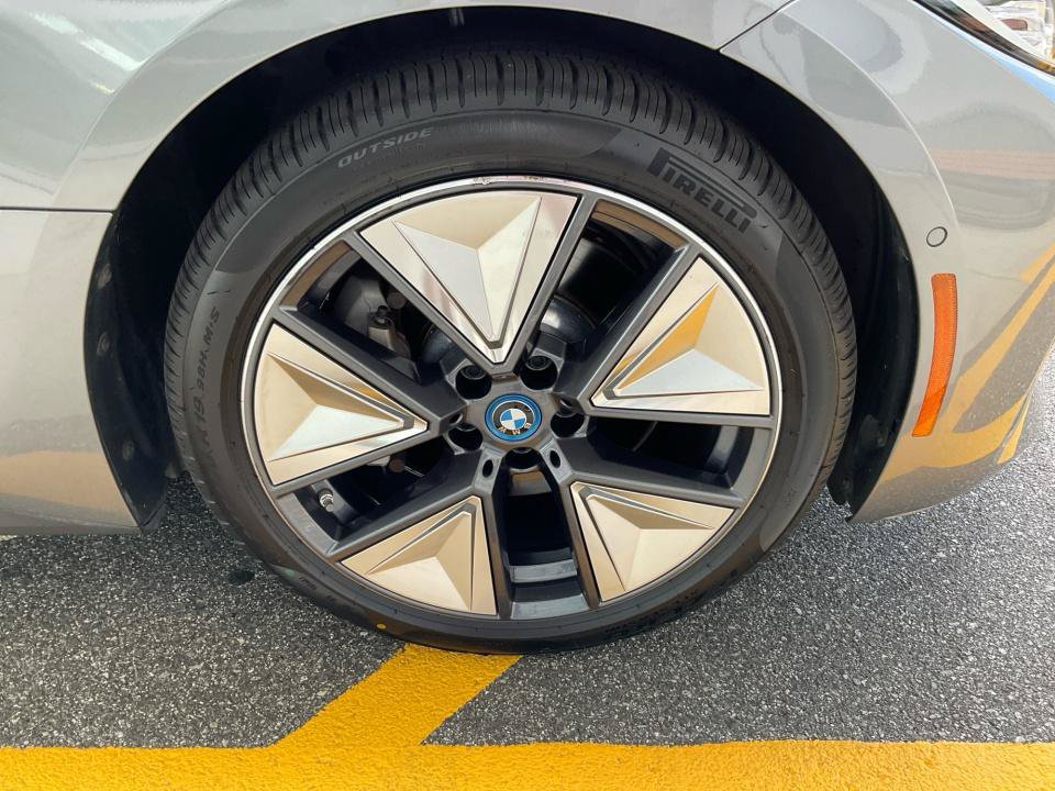 Used 2023 BMW i4 eDrive40 RWD image 25