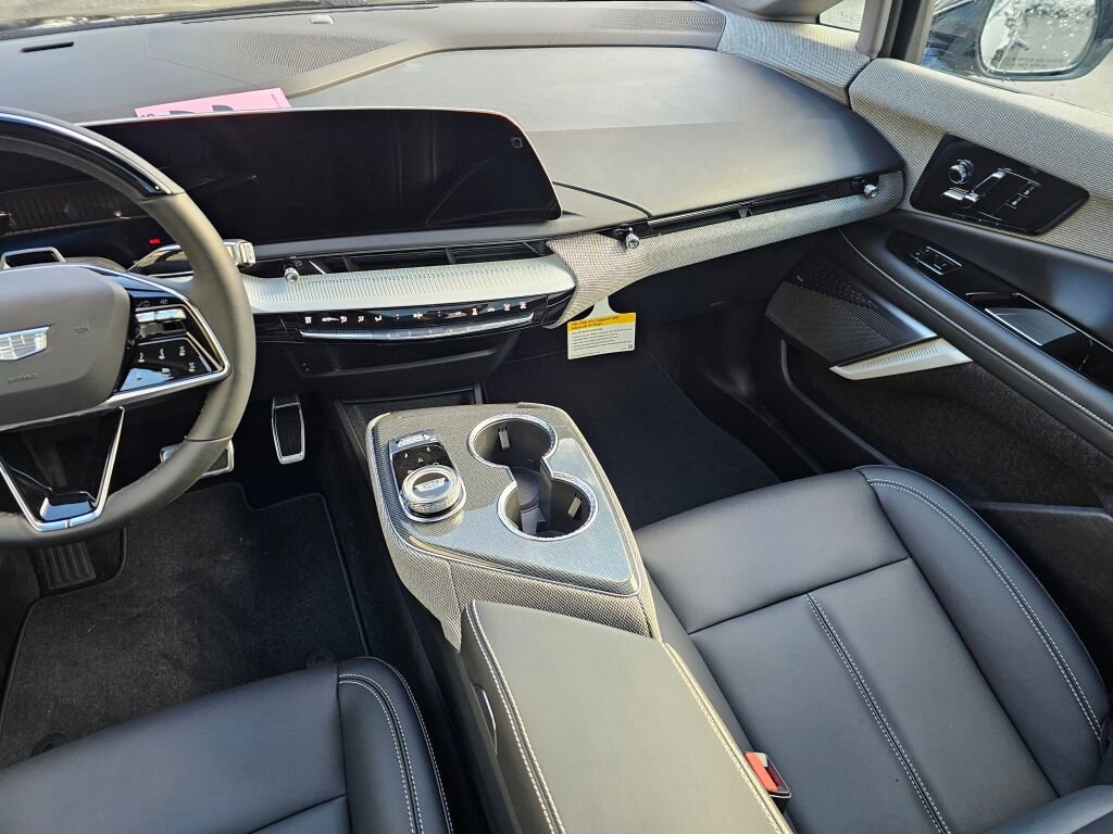 New 2026 Cadillac Optiq Luxury 1 image 24