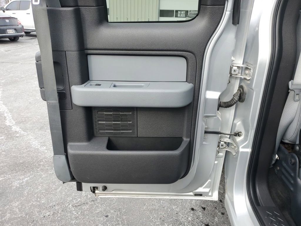 Used 2013 Ford F150 XLT w/ Mid Equipment Group image 26