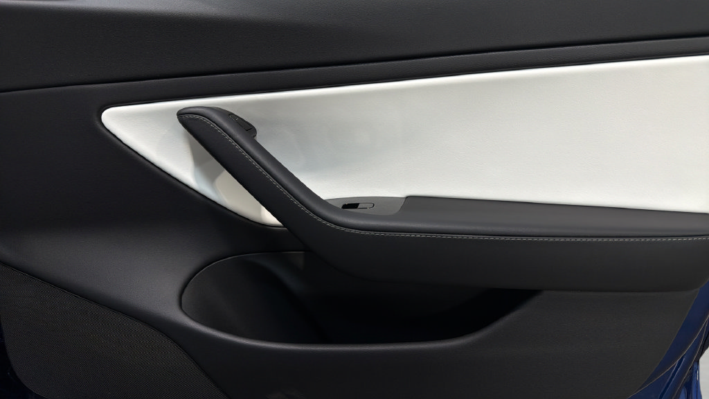 Used 2020 Tesla Model 3 Standard Range Plus RWD image 9