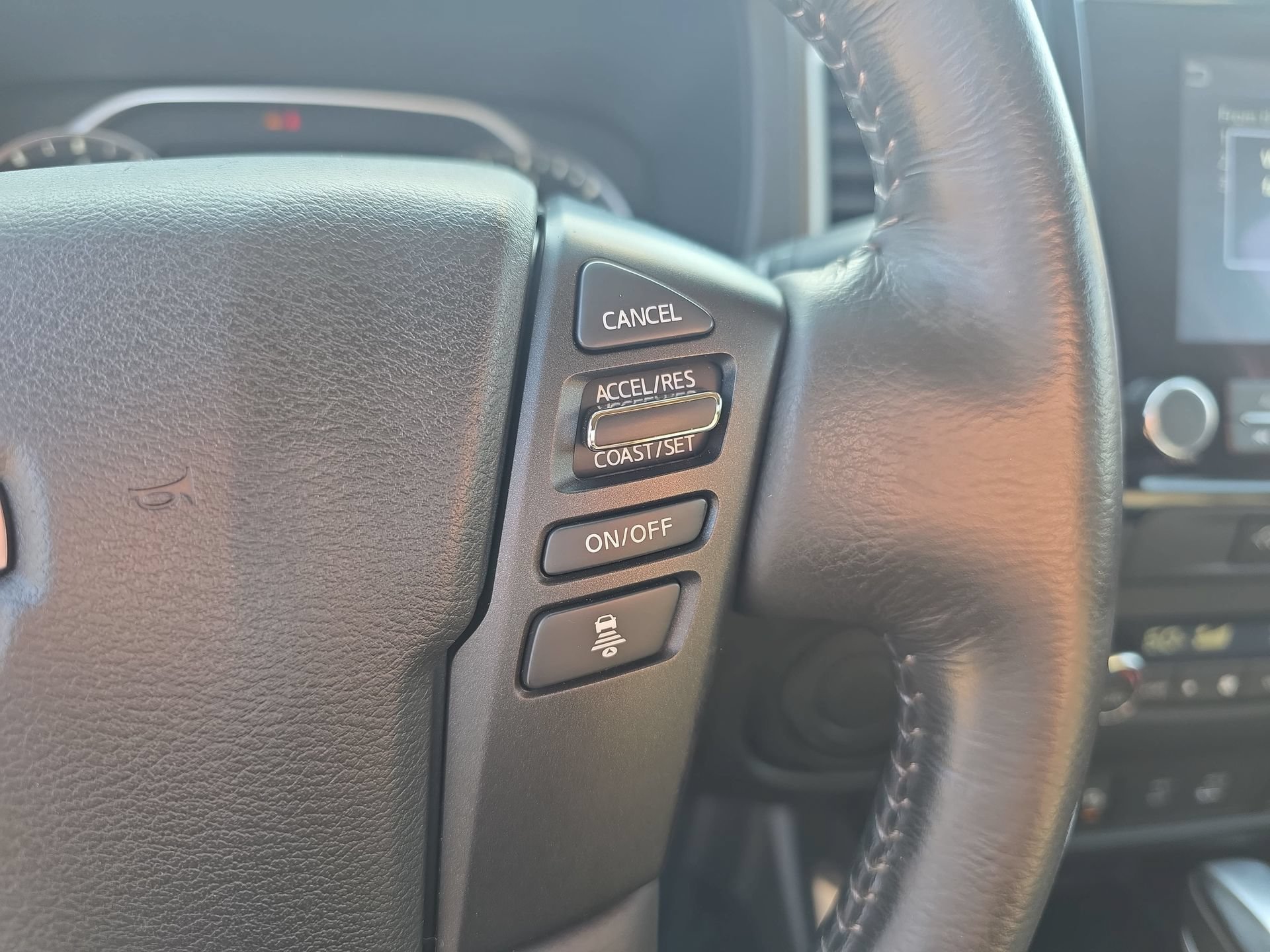 Used 2024 Nissan Frontier SV w/ Technology Package RWD image 18