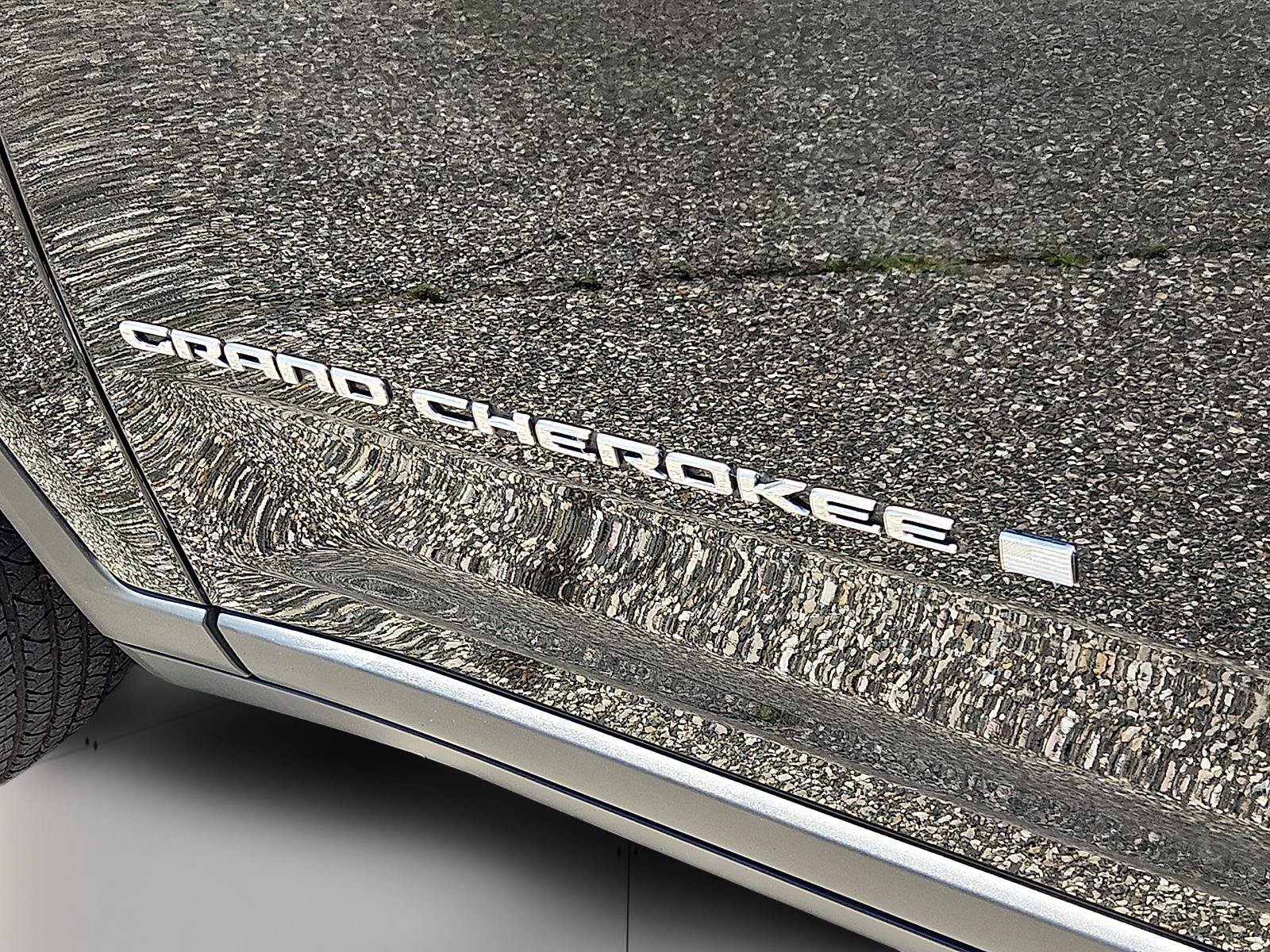 Used 2023 Jeep Grand Cherokee Laredo AWD/4WD image 30