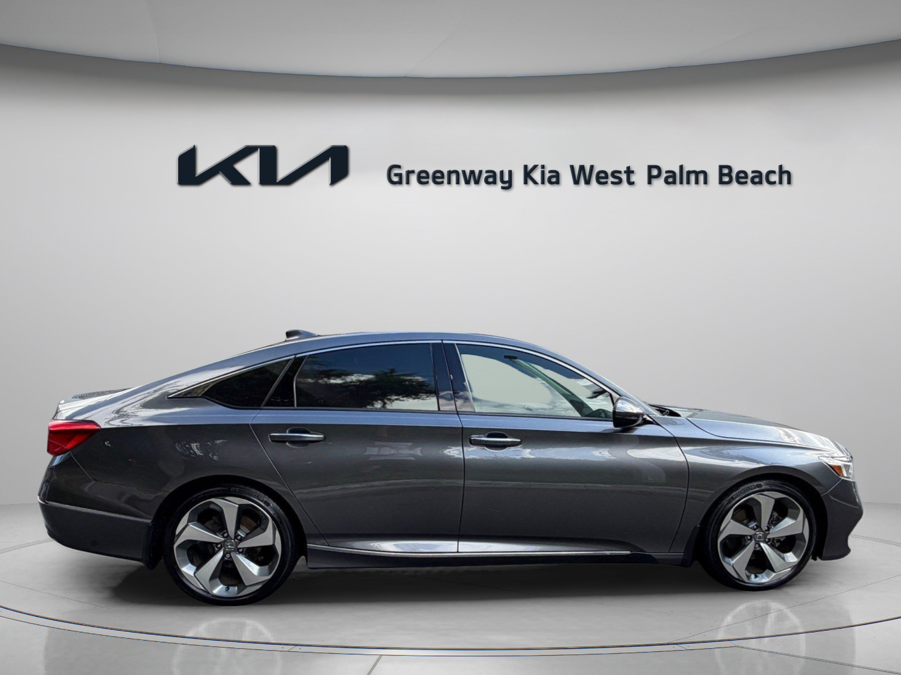 Used 2019 Honda Accord Touring image 8