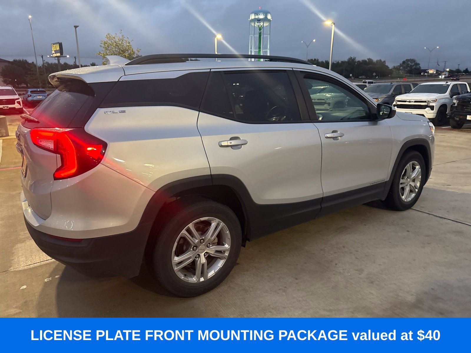 Used 2022 GMC Terrain SLE w/ Driver Convenience Package FWD image 5