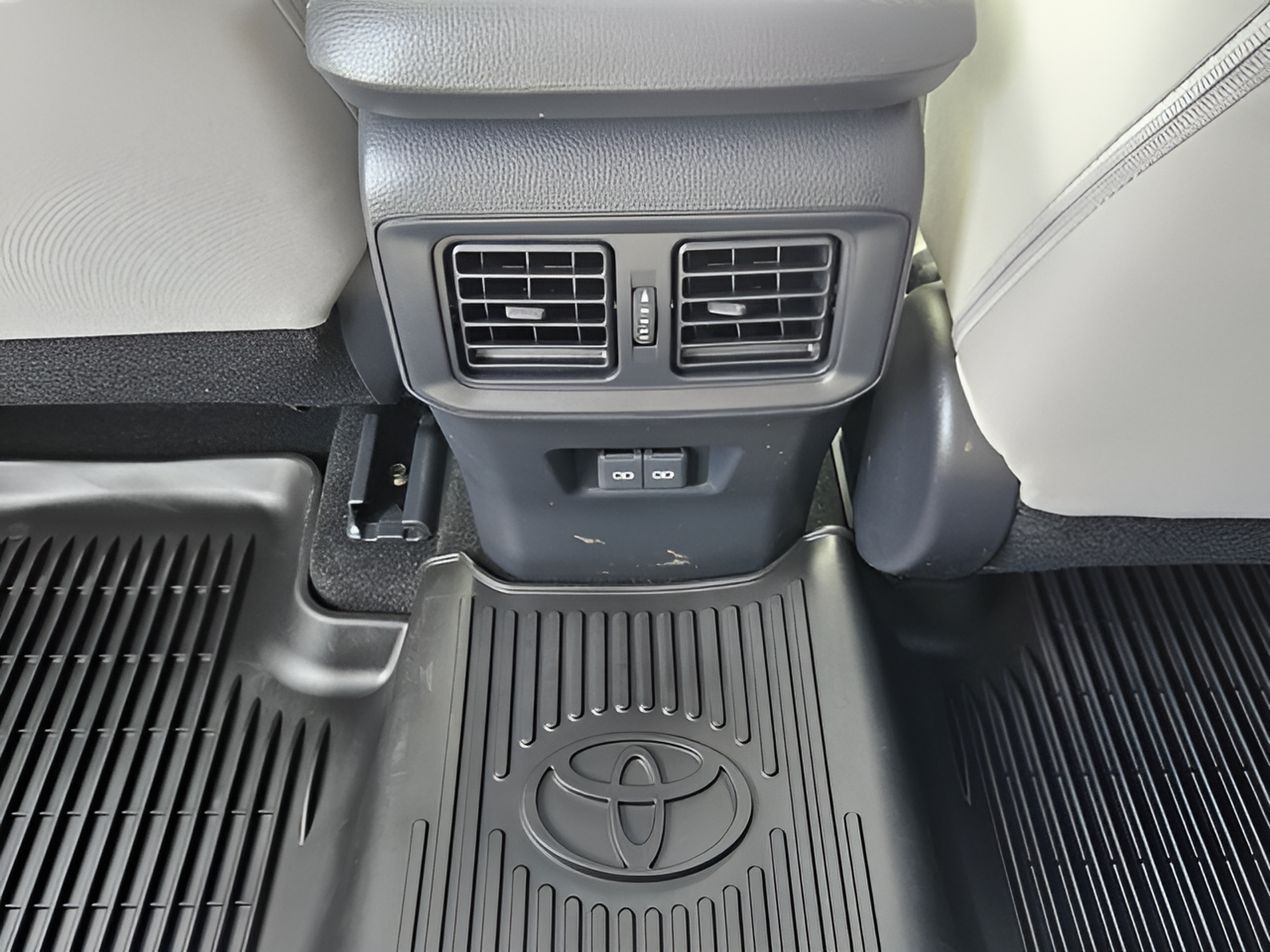 Certified 2025 Toyota RAV4 XLE w/ Convenience Package AWD/4WD image 10
