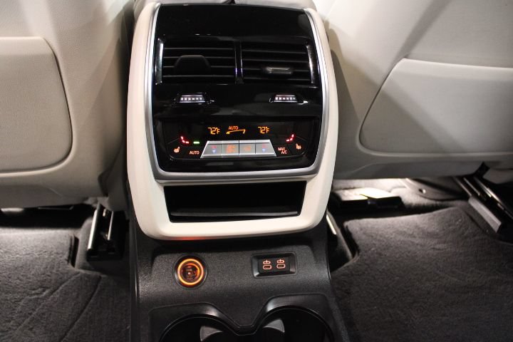 Used 2021 BMW X7 M50i w/ Dynamic Handling Package AWD/4WD image 25