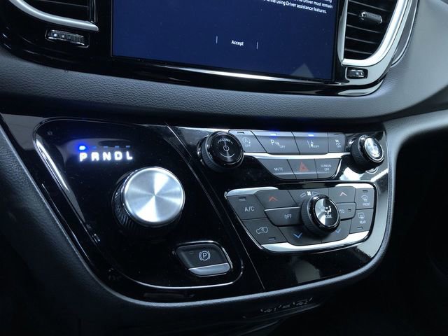 Used 2025 Chrysler Pacifica Select image 30