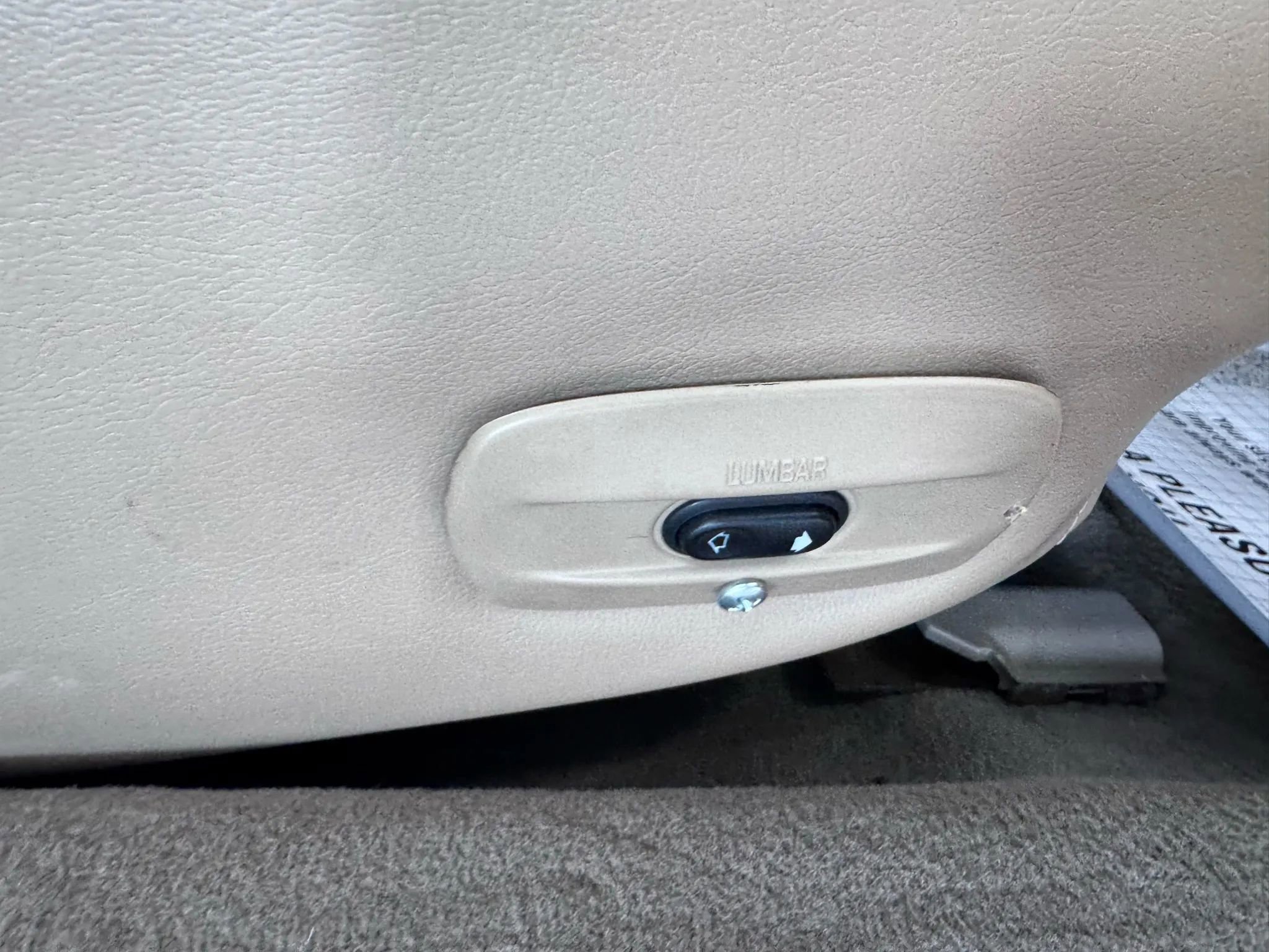 Used 2002 Lincoln Town Car Executive image 15